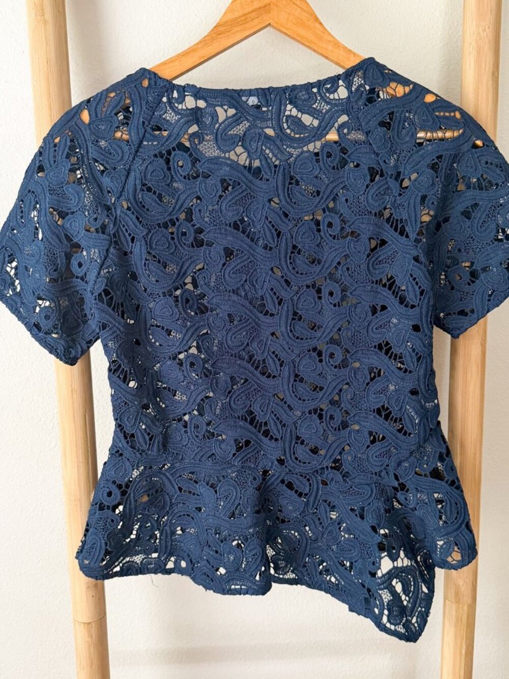 NWT Abbey Glass Navy Lace Peplum Blouse Crochet Overlay Short Sleeve Top S - Picture 4 of 6